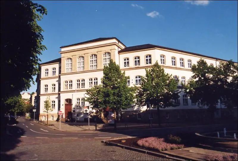 File:PIR Goethe-Schule (01) 2005-09.JPG
