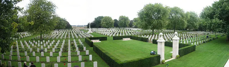 File:Beny-sur-Mer Cemetary.jpg