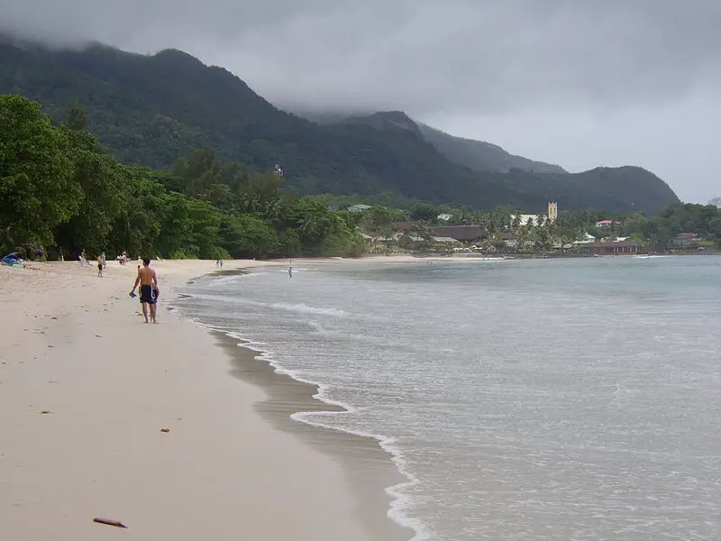 File:Beau Vallon (Seychelles).jpg