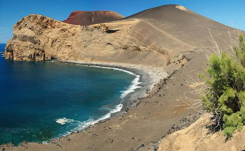 File:CapelinhosFaialAzores.jpg