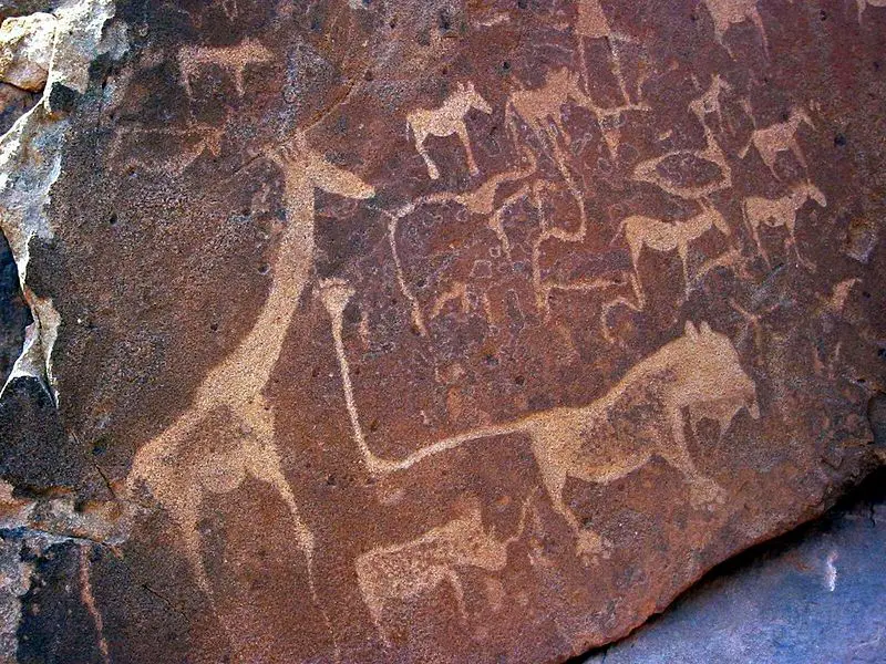 File:Lion Twyfelfontein Namibia.JPG