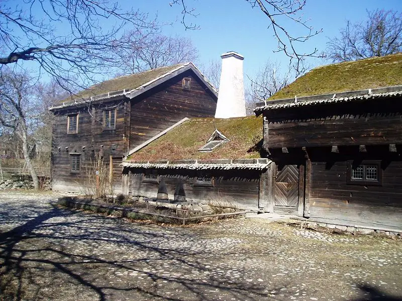 File:Kyrkhyltstugan skansen.JPG