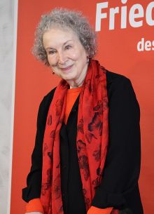 Margaret Atwood - Foire du Livre de Francfort (37025811914).jpg