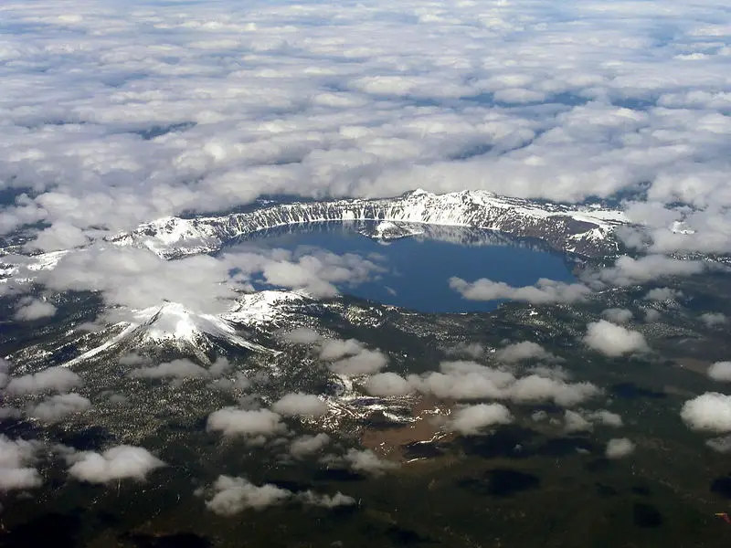 File:Crater Lake 2.jpg
