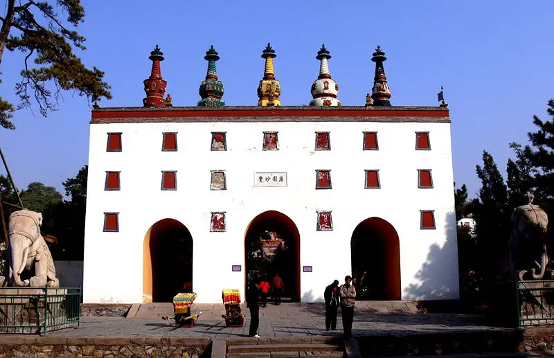 File:Five pagaoda gate.jpg