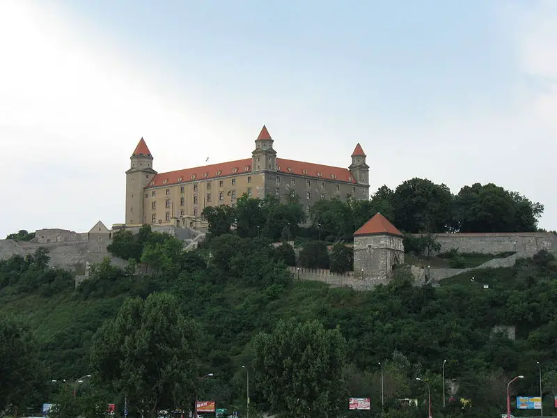 File:Bratislavsky hrad.JPG