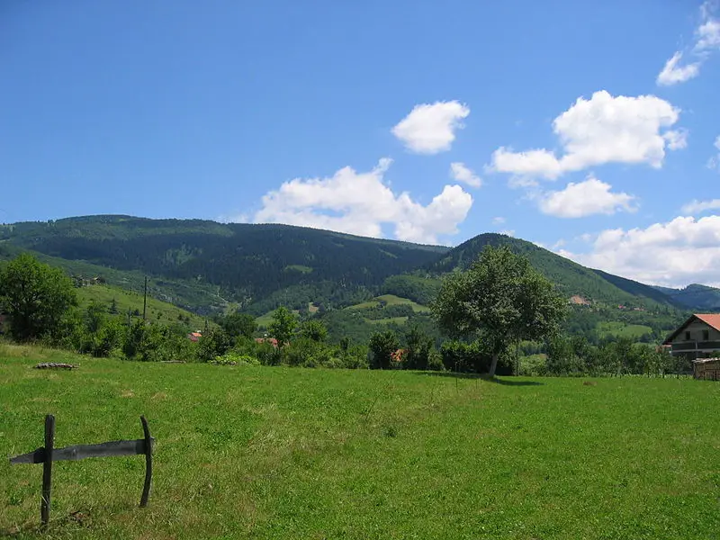 File:Mountins in Bosnia.JPG
