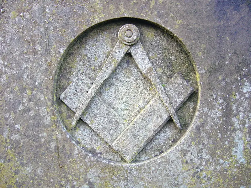 File:Square and compasses2.JPG
