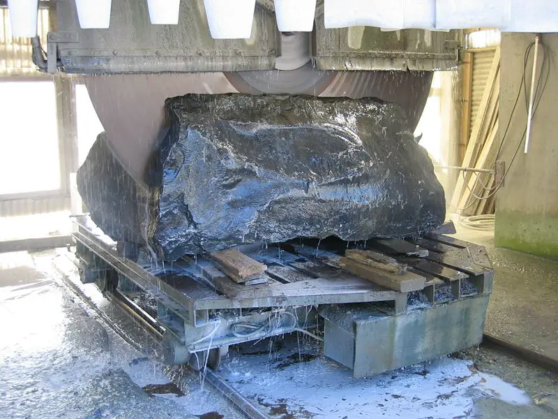 File:Limestone saw Belgium.jpg