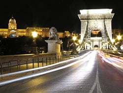 Night view of Chain bridge