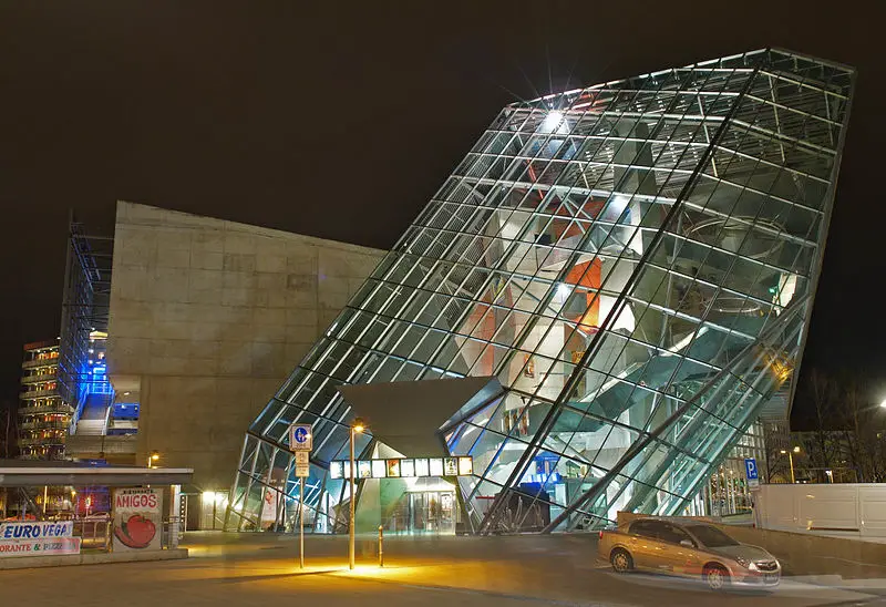 File:Dresden-Kristallpalast-nigh.jpg