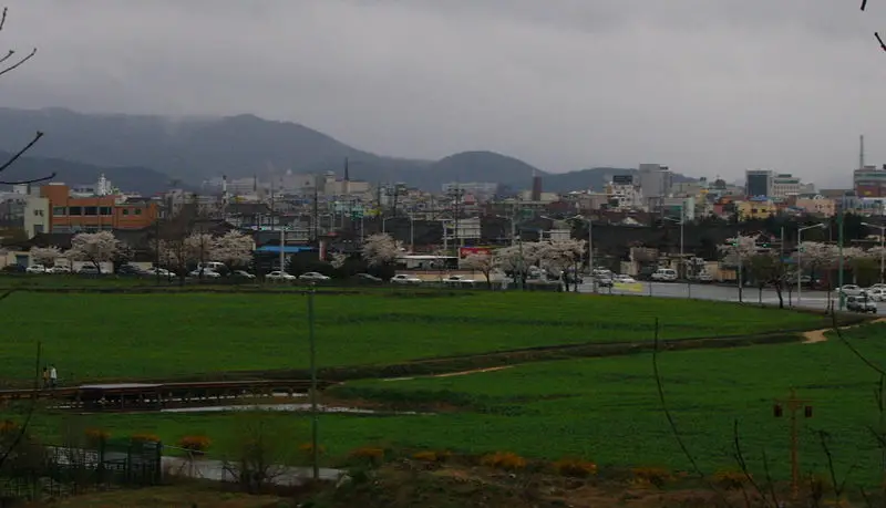 File:Gyeongjuviewfromoldwall.JPG