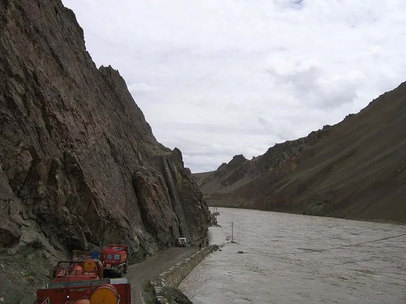 File:IndusLehSrinagar.jpg