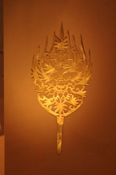 File:Baekje Diadem Queen 3.jpg