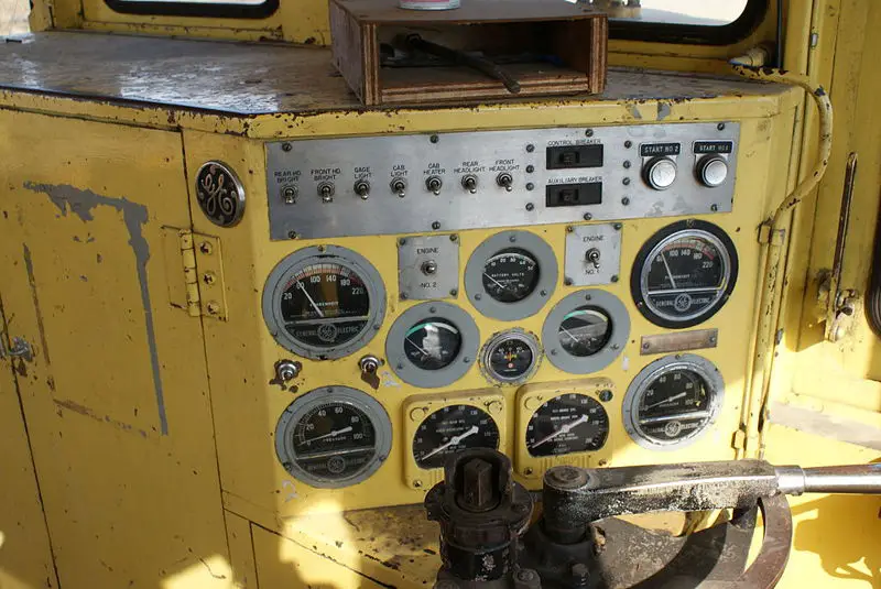 File:LocomotiveGaugesSRM.jpg