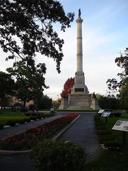 File:Stephen Arnold Douglas tomb.jpg
