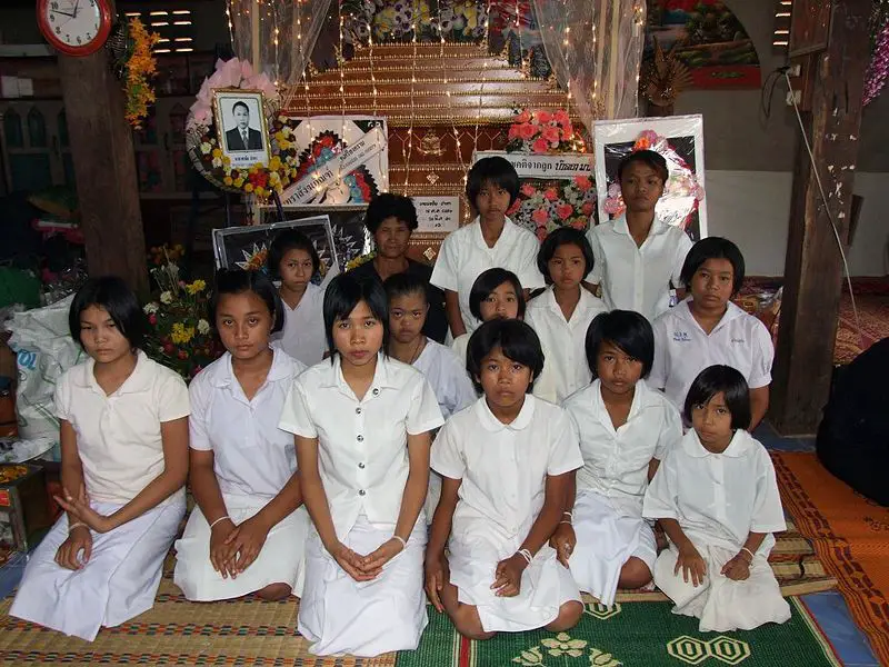 File:Trauergesellschaft-Thailand.2005.JPG