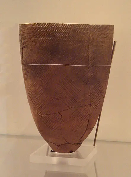 File:KoreanEarthenwareJar4000BCEAmsa-DongNearSeoul.jpg