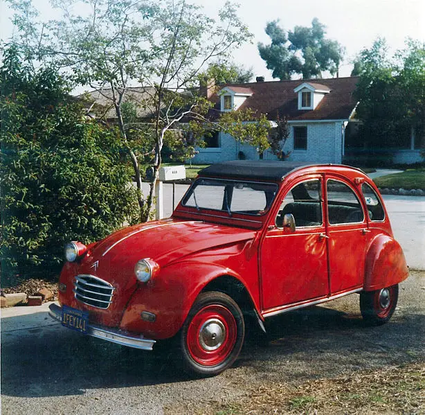 File:Deux Cheveaux.jpg