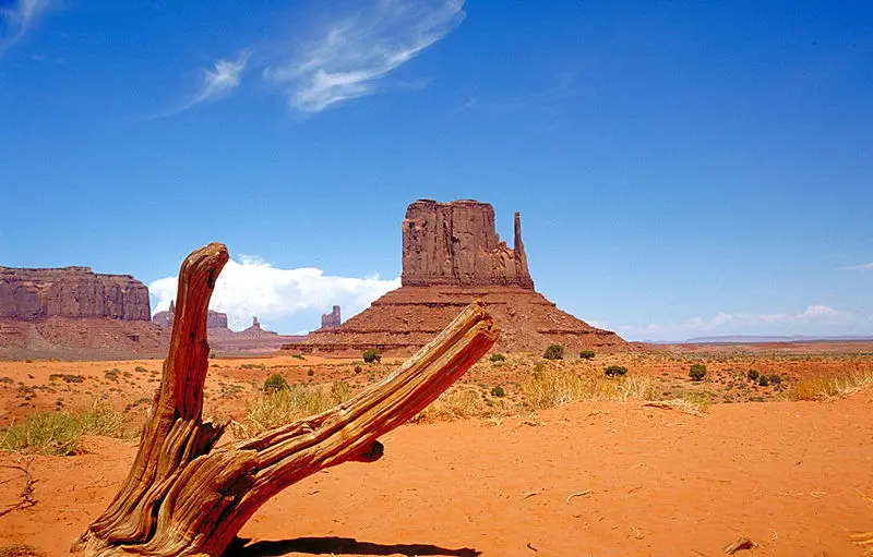 File:Monument Valley 2.jpg