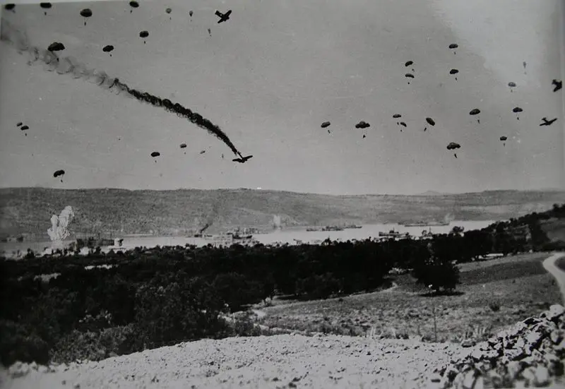 File:Paratroopers Crete '41.JPG