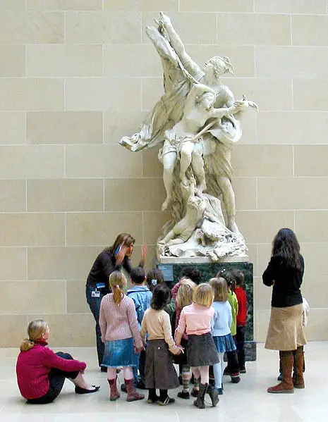 File:School children in Louvre.jpg