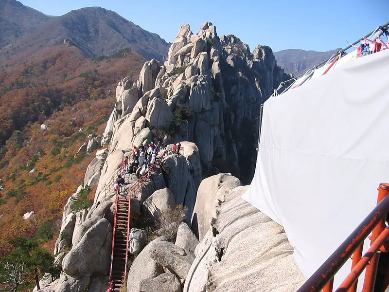 File:Seoraksan4.jpg