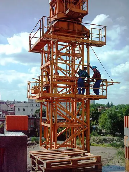 File:Zuraw budowalny demontaz 2.jpg