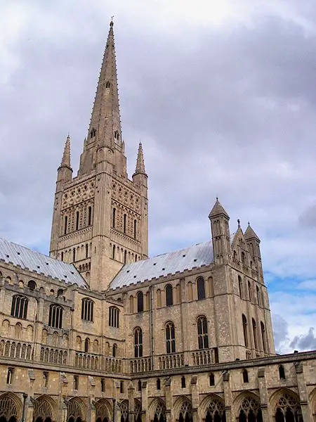 File:Norwich Cathedral I.JPG