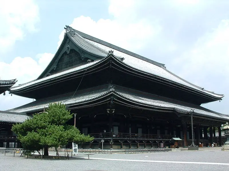 File:Higashi Honganji Honden.JPG