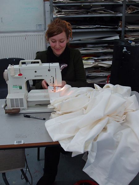 File:Sewing 01.jpg