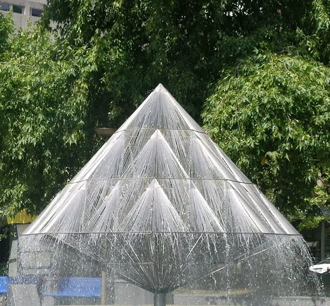 File:CanberraMetalFountain.jpg