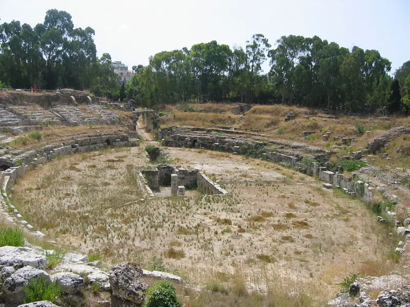 File:Syracuse amphi Romain.jpg