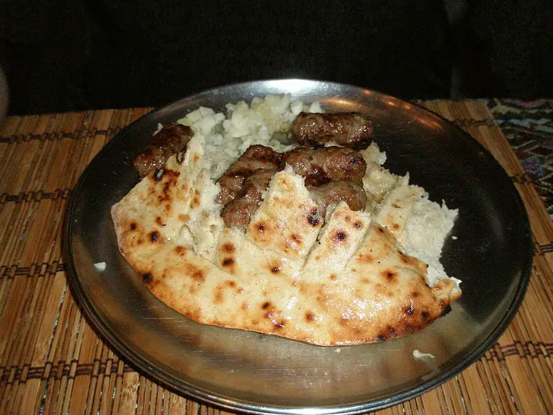 File:Cevapcici in somun.JPG.jpg