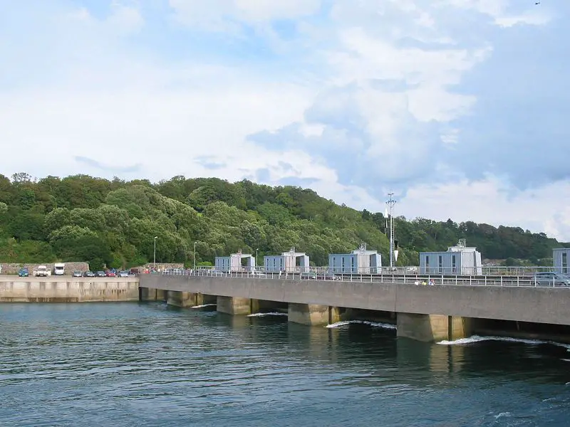 File:Rance tidal power plant.JPG