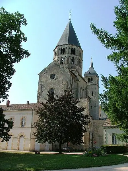 File:Clocher abbaye cluny 2.JPG
