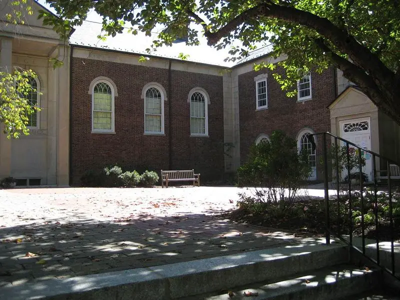 File:Brothers College Courtyard.jpg