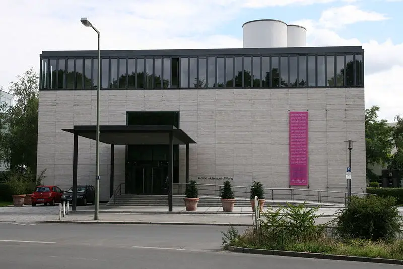 File:Konrad-Adenauer-Stiftung, Berlin.jpg