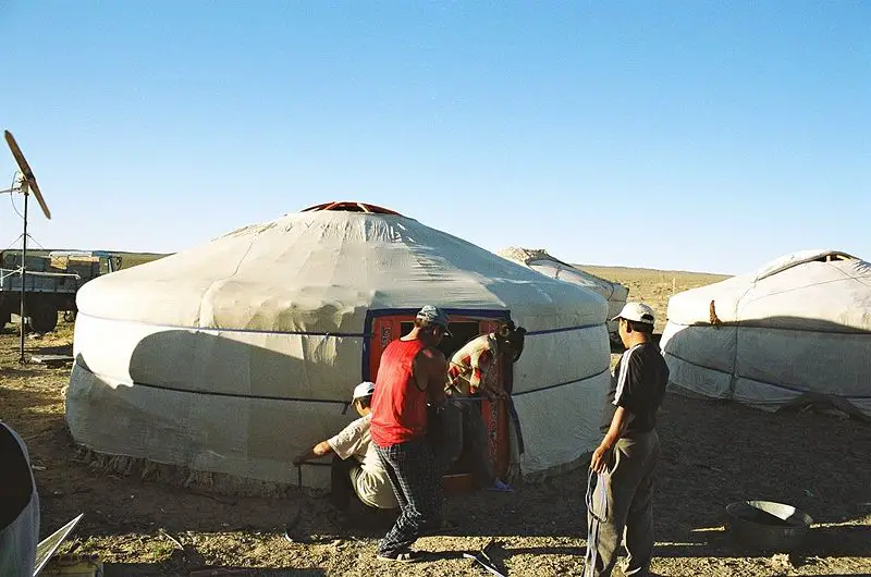 File:Yurt-construction-6 (final).JPG