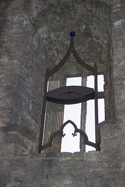 File:Aeolian harp.jpg