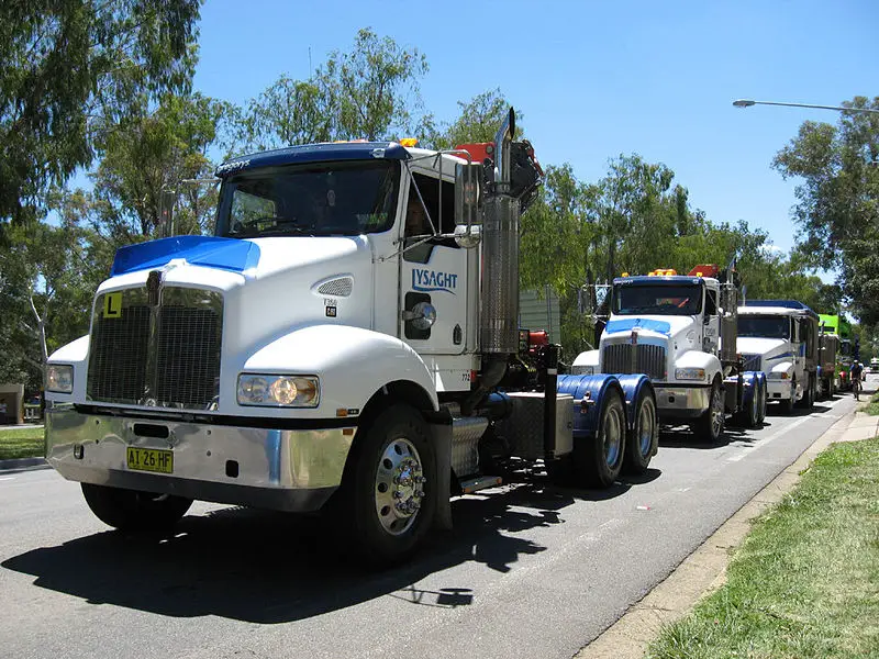 File:Truck convoy-08.jpg