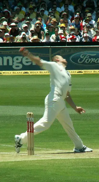 File:Andrew flintoff bowling.jpg