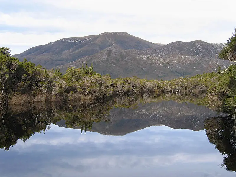 File:DenyKingsReflections SW Tas.jpg