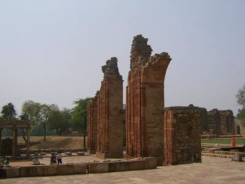 File:India-Qutb-Ruins.jpg