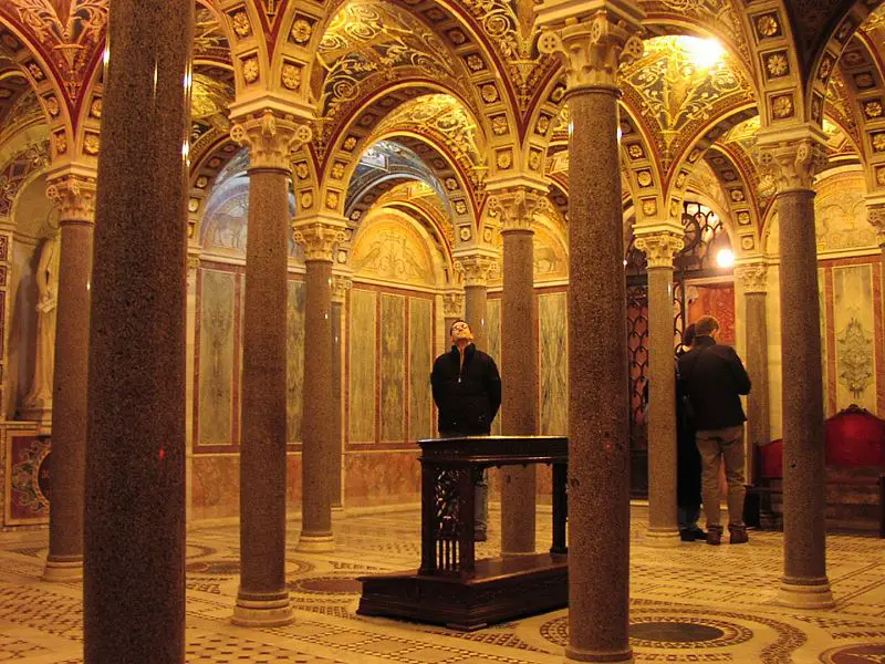 File:Roma-santa cecilia-cripta.jpg