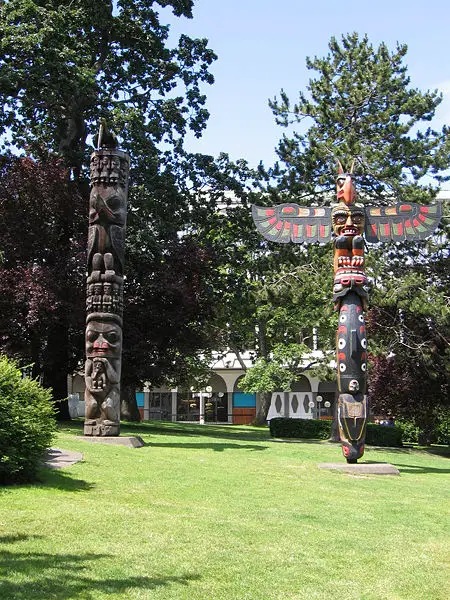 File:Totem RMBC 1.jpg