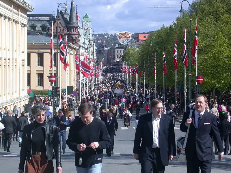 File:Oslo-karljohan.jpg