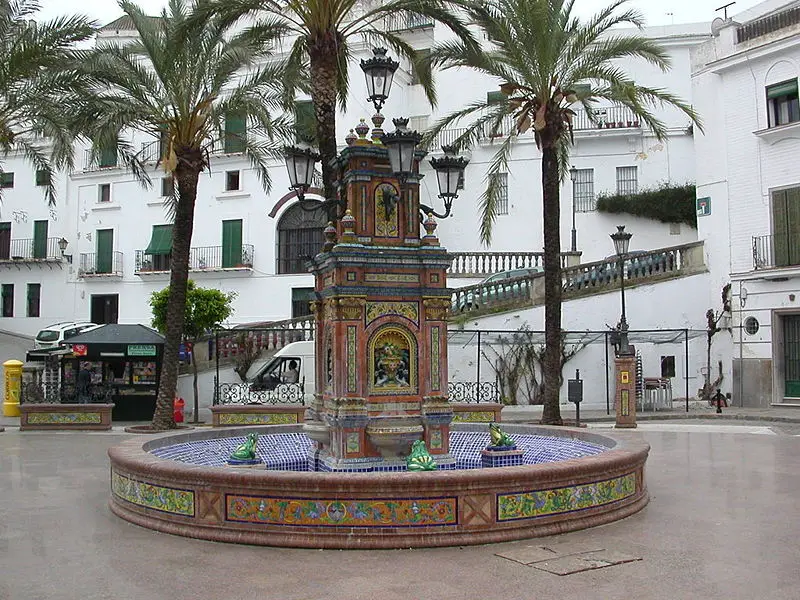 File:Vejer 01 - Fountain.JPG