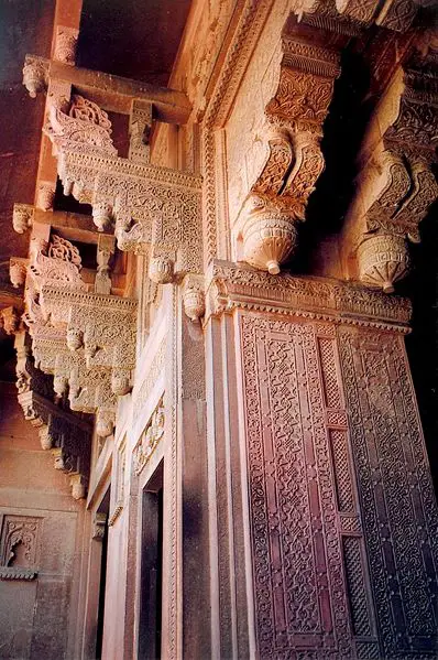File:AgraFortColumn.jpg