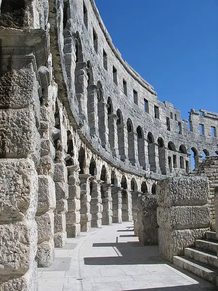 File:Arena pula inside.JPG
